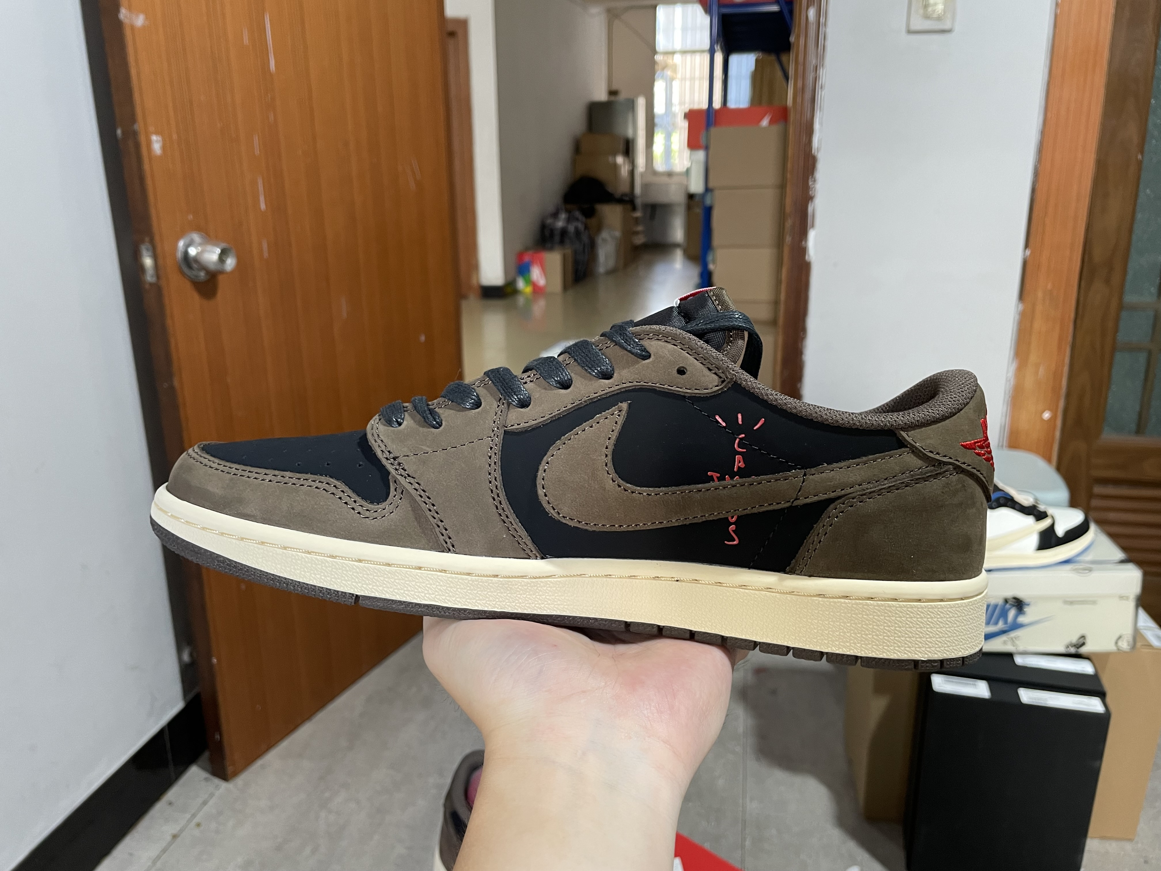 Travis Scott x Air Jordan 1 Low Mocha CQ4277-001